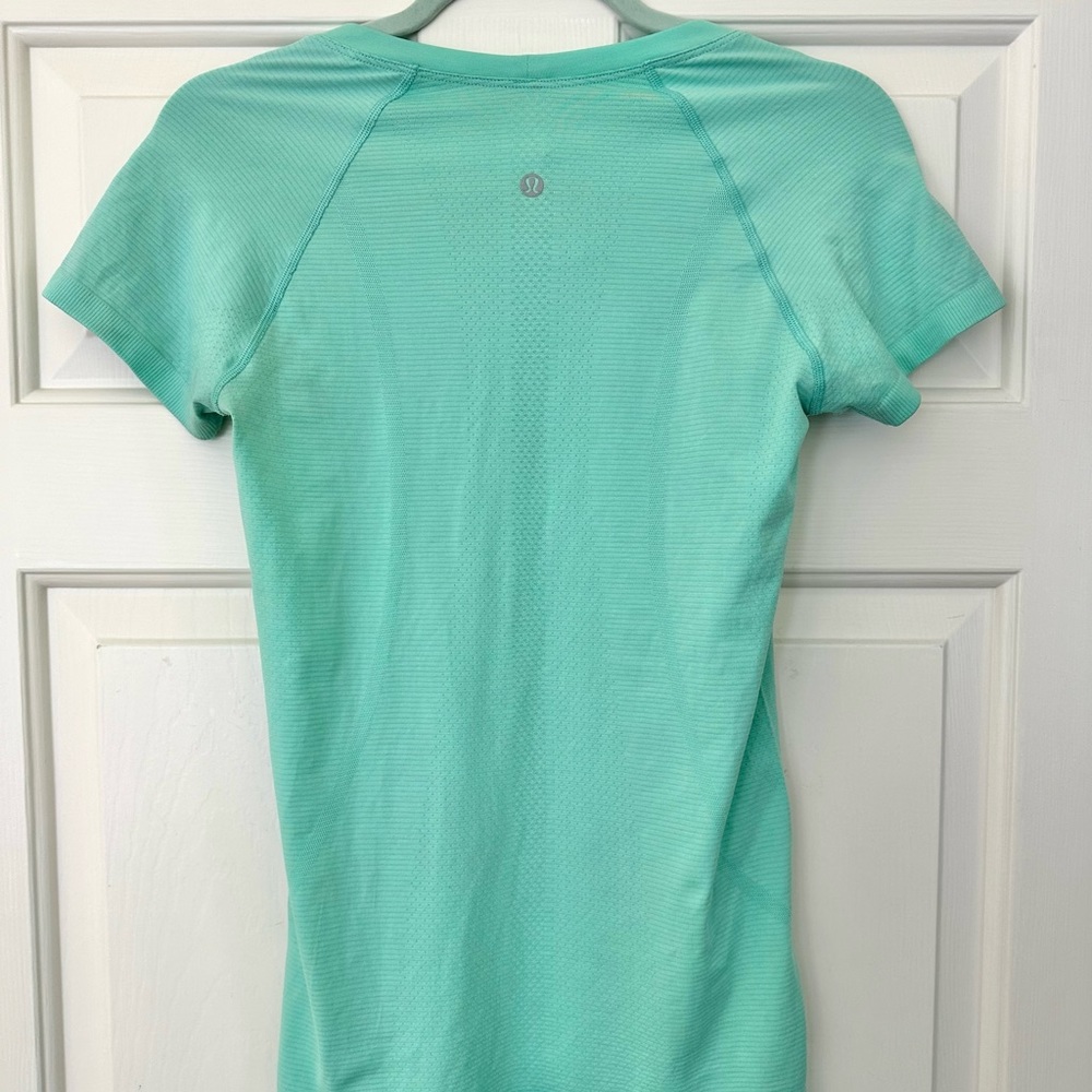 Lululemon Swiftly Tech Short Sleeve 2.0 in Wild Mint